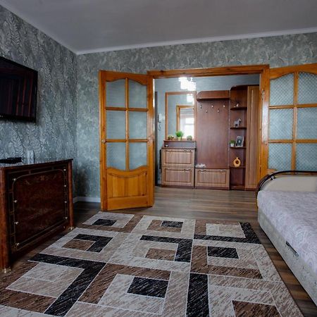 2-Х Комнатная Квартира В Центре По Ул. Козыбаева Д.107 Qostanaj Exteriör bild
