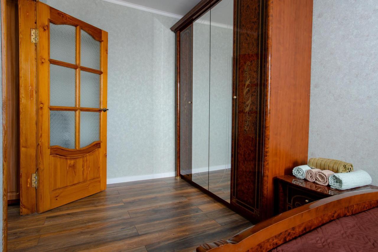 2-Х Комнатная Квартира В Центре По Ул. Козыбаева Д.107 Qostanaj Exteriör bild