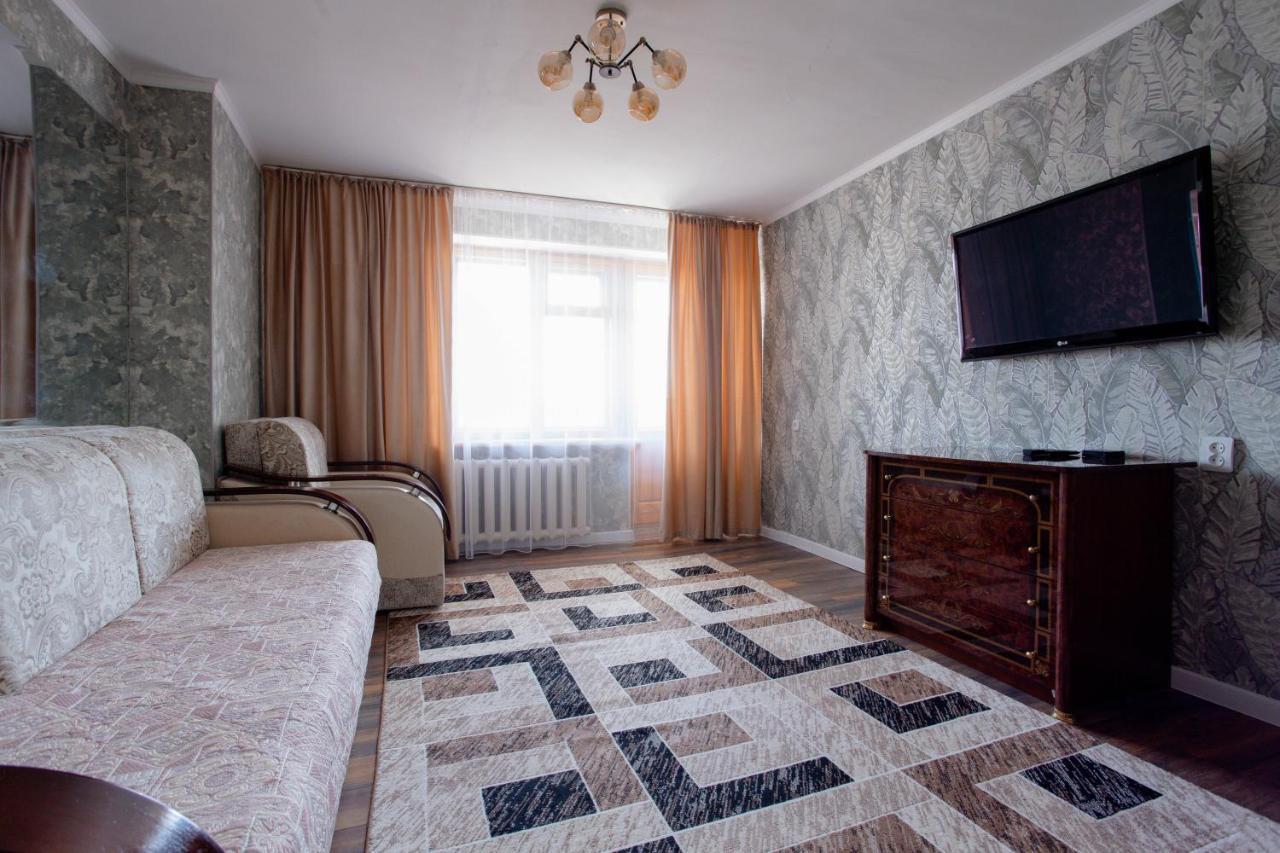 2-Х Комнатная Квартира В Центре По Ул. Козыбаева Д.107 Qostanaj Exteriör bild