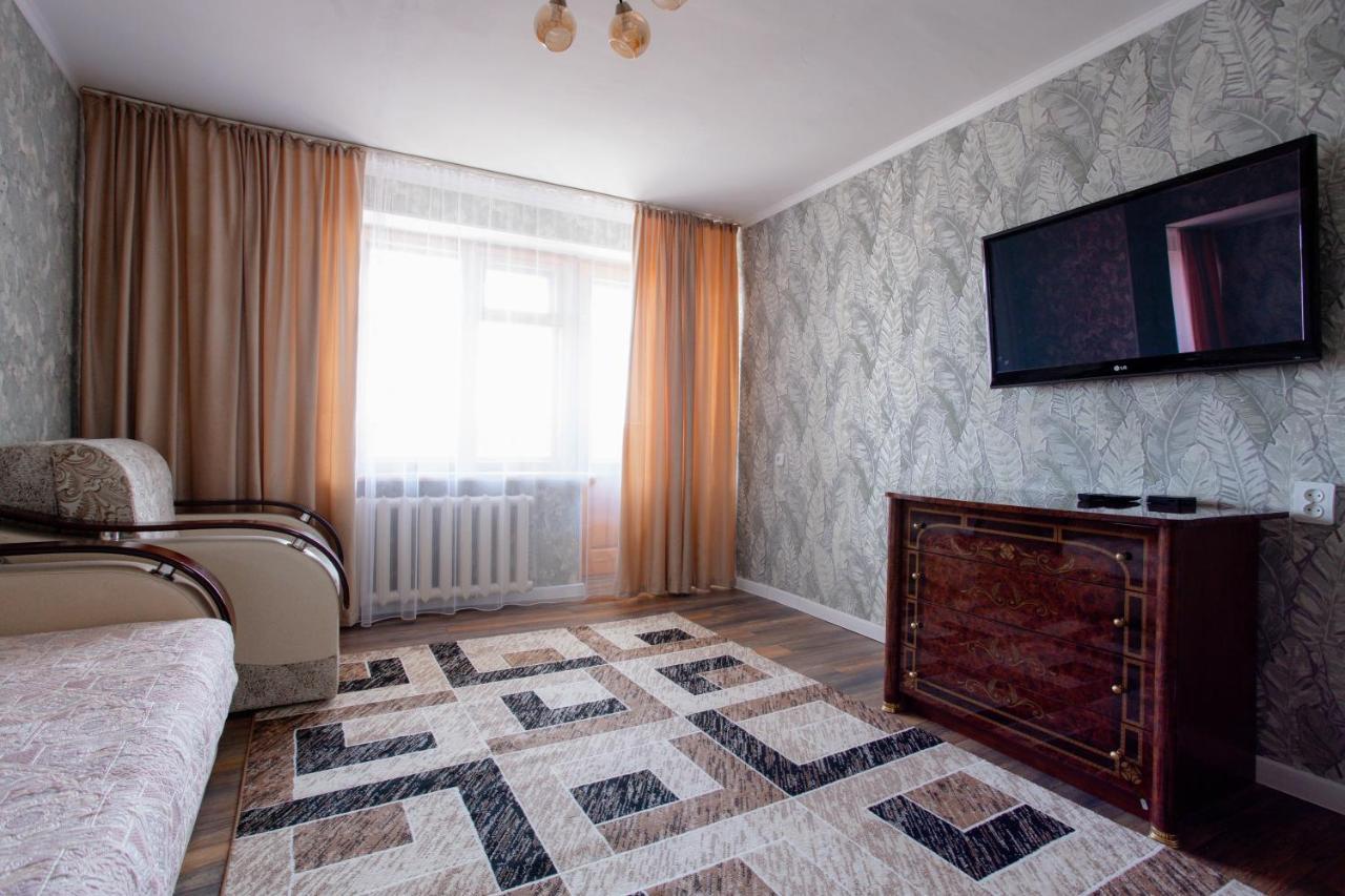 2-Х Комнатная Квартира В Центре По Ул. Козыбаева Д.107 Qostanaj Exteriör bild