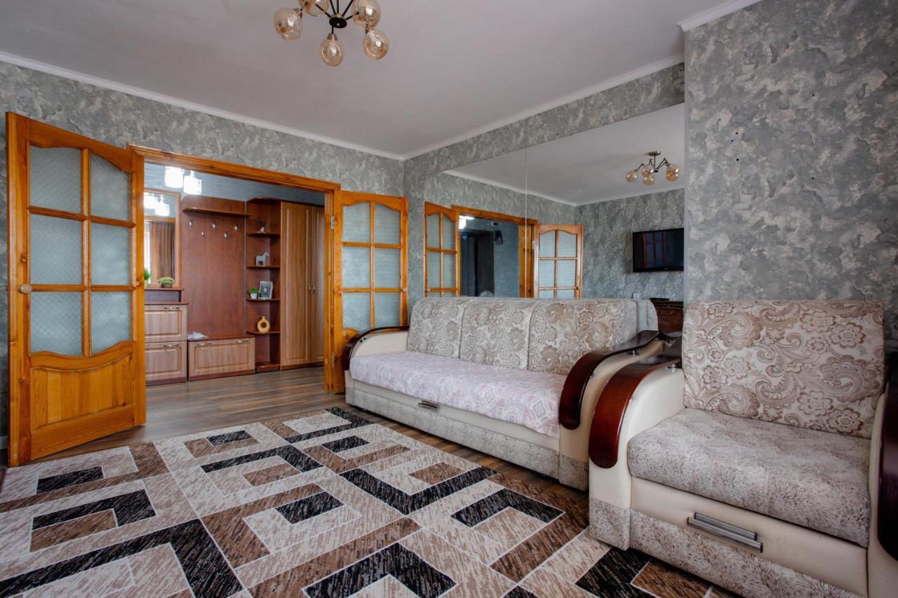 2-Х Комнатная Квартира В Центре По Ул. Козыбаева Д.107 Qostanaj Exteriör bild