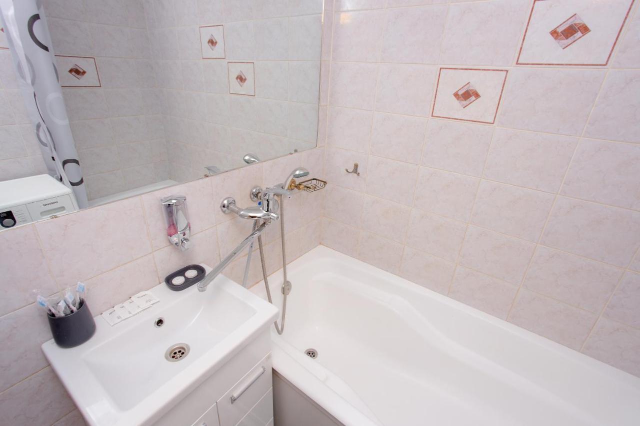 2-Х Комнатная Квартира В Центре По Ул. Козыбаева Д.107 Qostanaj Exteriör bild