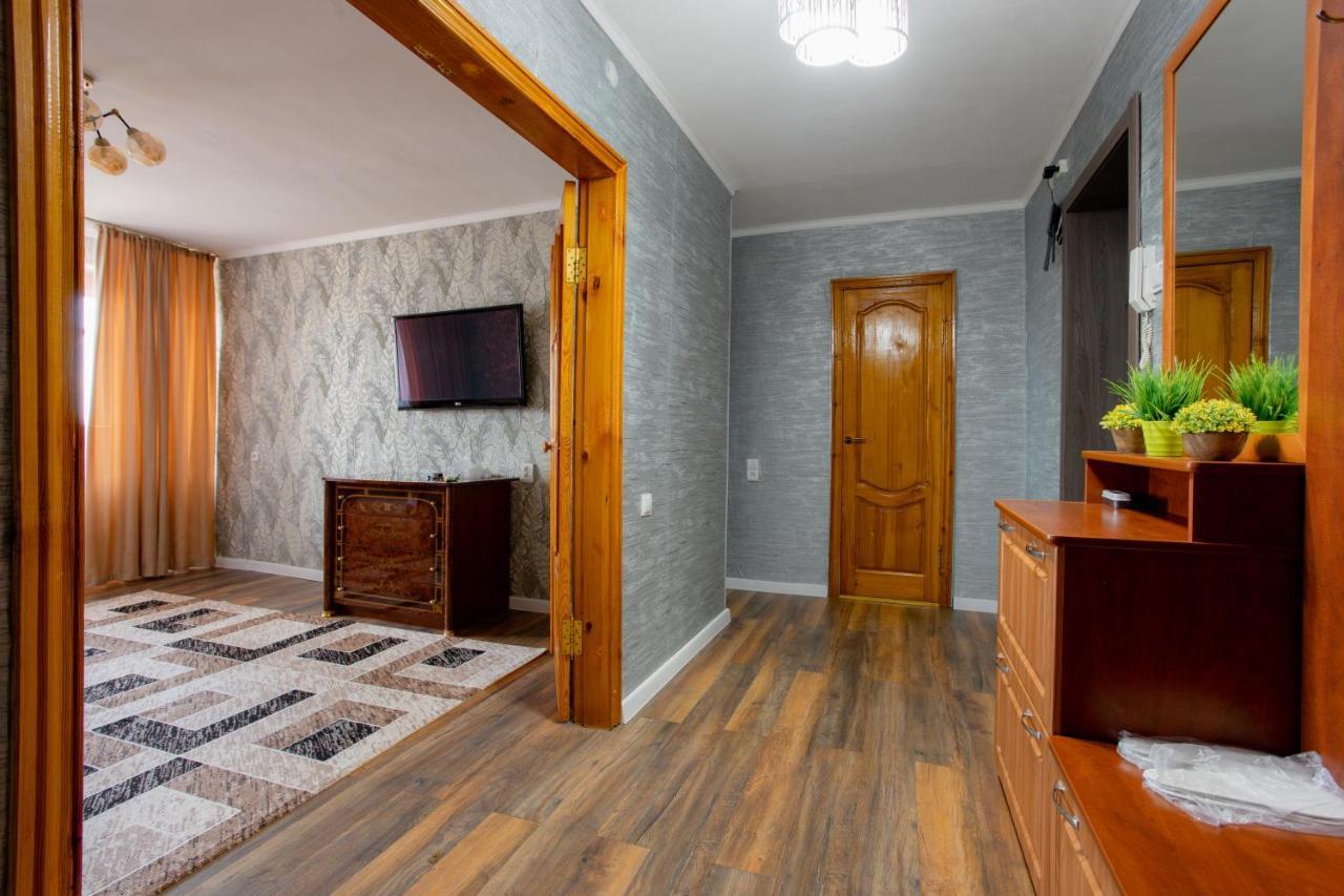 2-Х Комнатная Квартира В Центре По Ул. Козыбаева Д.107 Qostanaj Exteriör bild