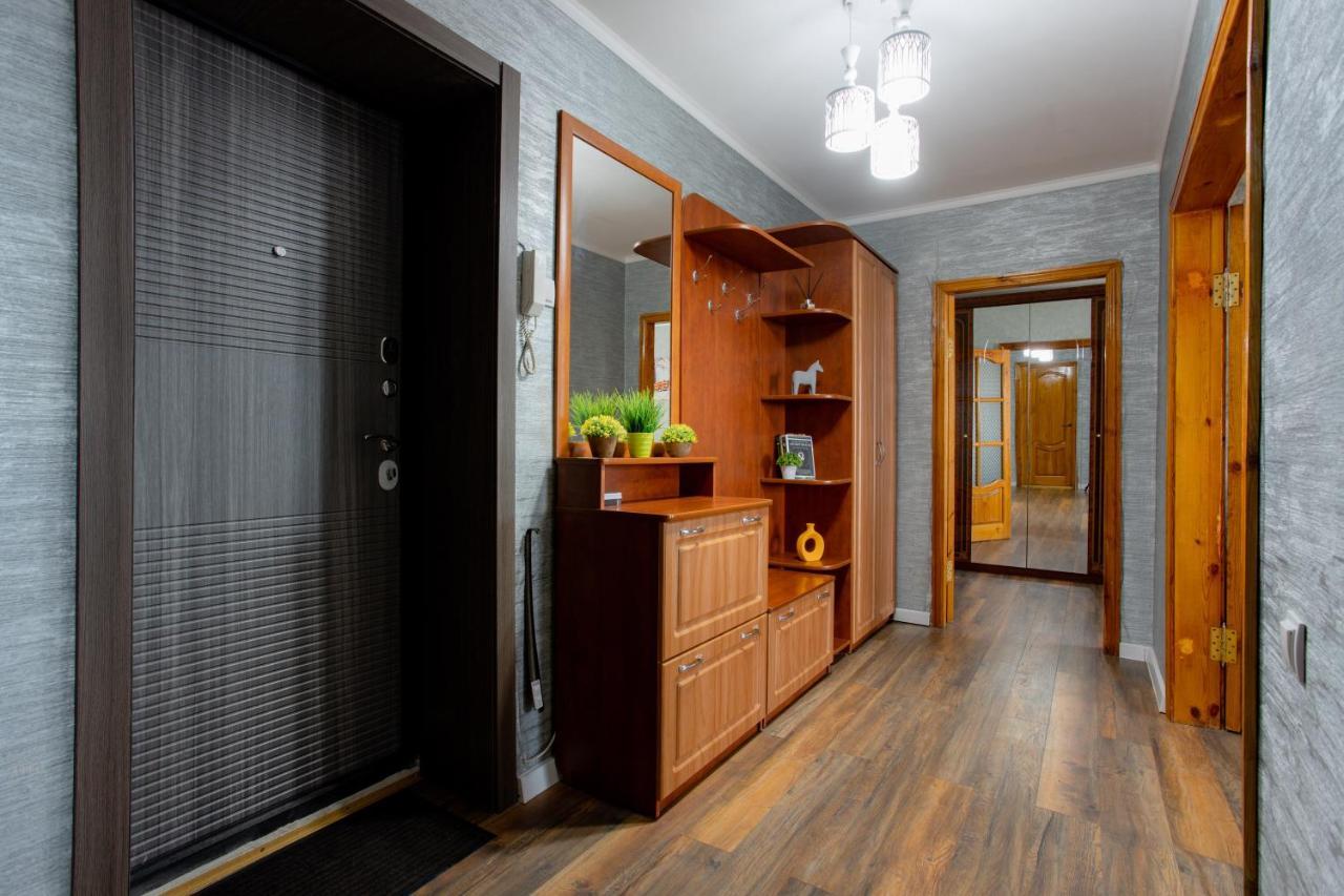 2-Х Комнатная Квартира В Центре По Ул. Козыбаева Д.107 Qostanaj Exteriör bild