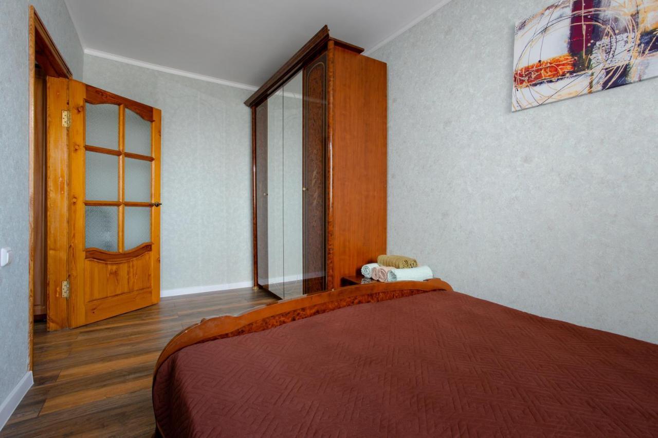 2-Х Комнатная Квартира В Центре По Ул. Козыбаева Д.107 Qostanaj Exteriör bild